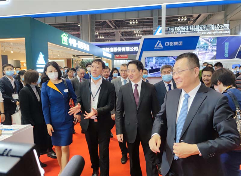 铝板厂家_全国政协常委、中国有色金属工业协会党委书记葛红林等领导到公司展位参观指导